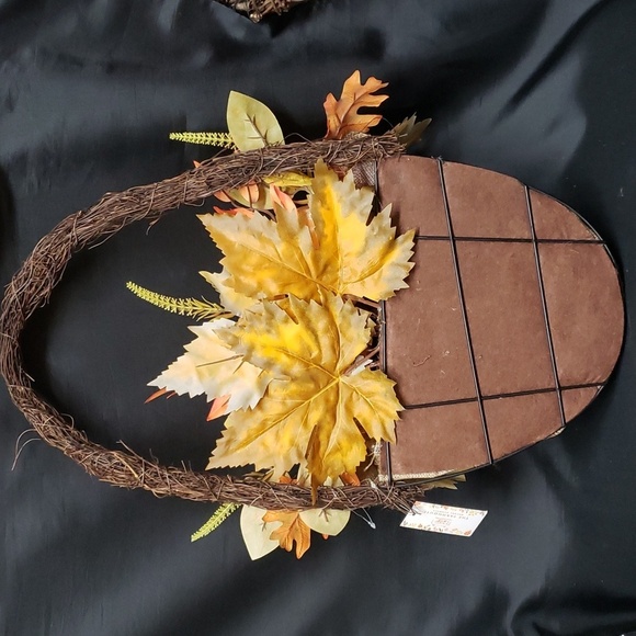 The Farmhouse Rachel Ashwell NWT Pumpkins, Fall Leaves Flat-Back Basket - Picture 6 of 6